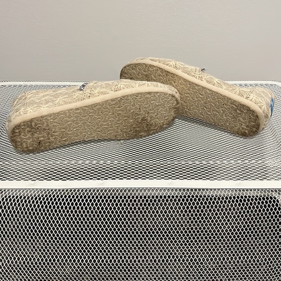 Shoes - Picture 3 of 5